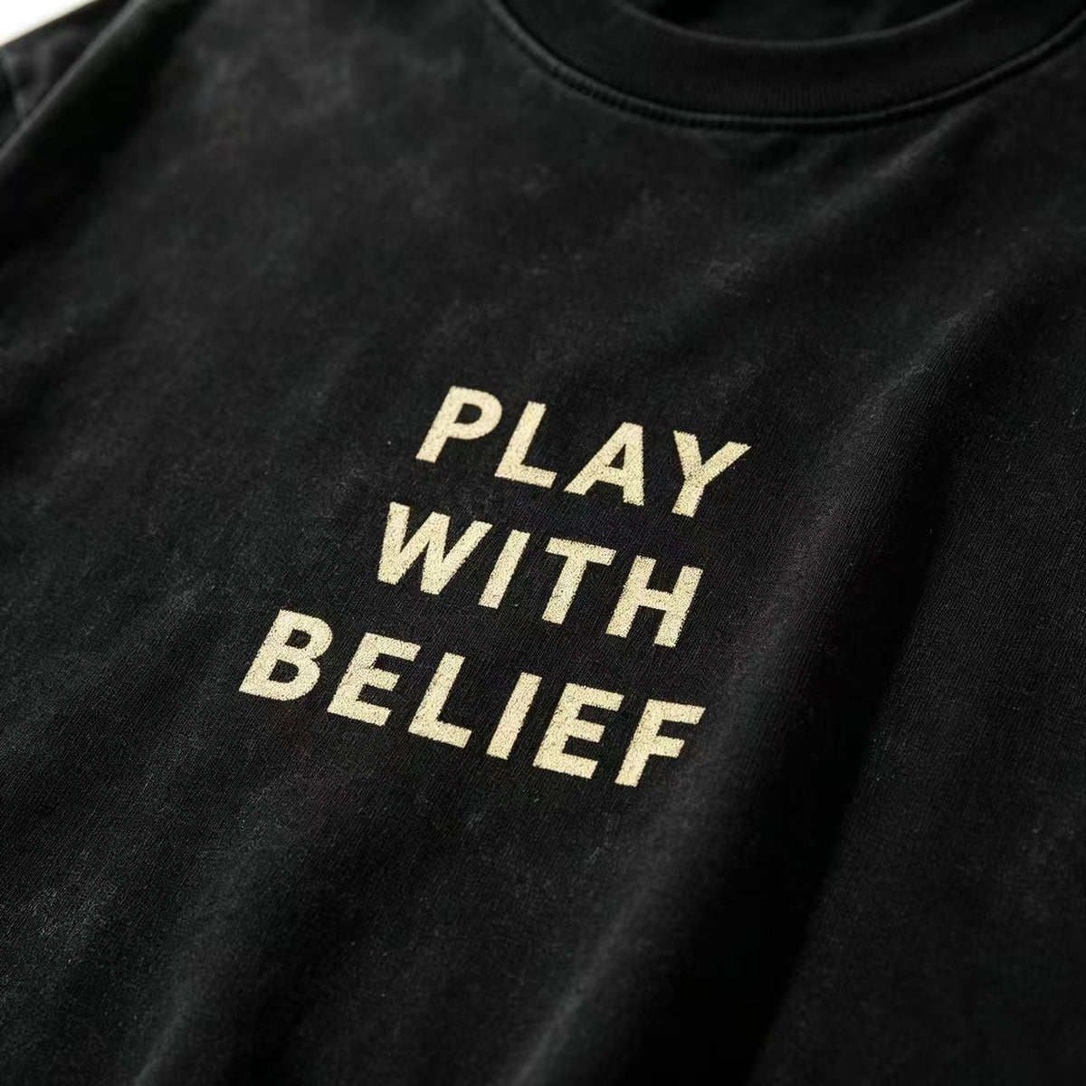 Play With Belief — Gewaschenes T-Shirt